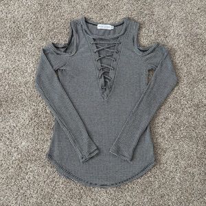 Nectar Clothing criss cross cold shoulder long sleeve shirt top size small